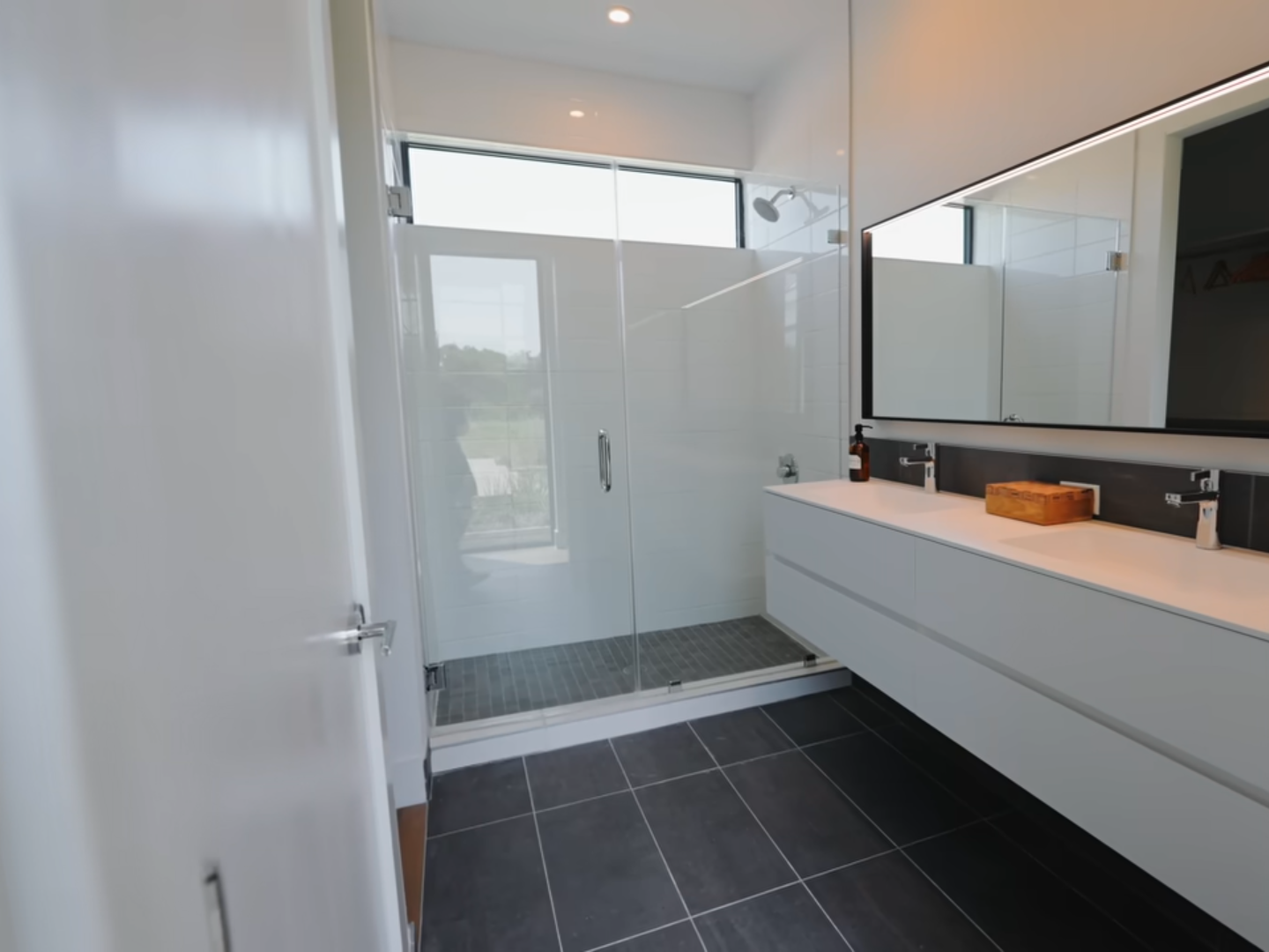 LuxuryBathrooms.webp
